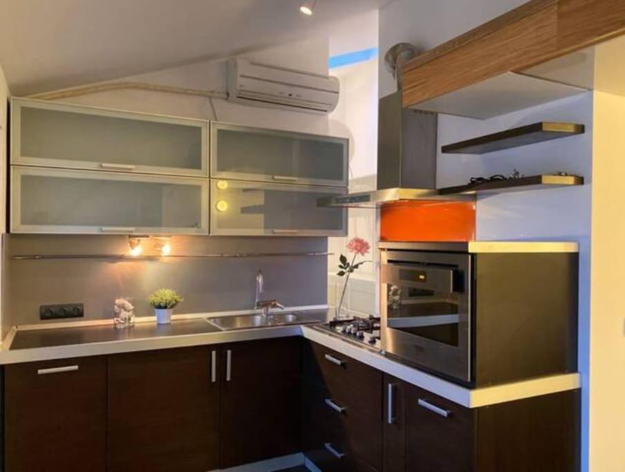 Sky-View Apartmentin Perfect City Center Sofia Zewnętrze zdjęcie